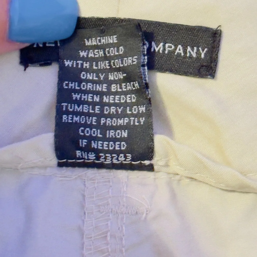 272 | New York & Company Women 12 Cotton Cuffed Chino Shorts Cream‎